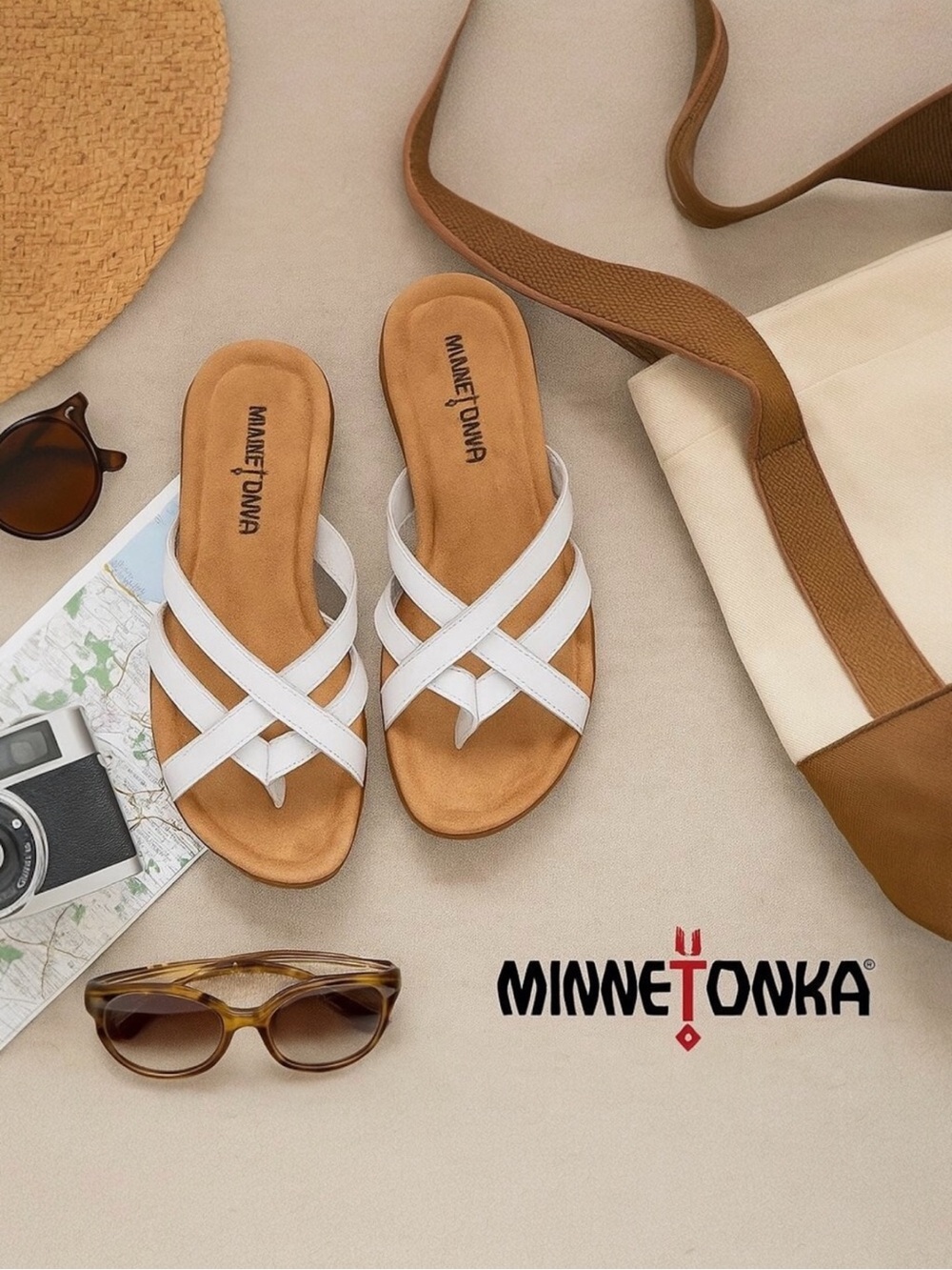 NWT Minnetonka White Leather Flip Flops Sz. 11 W